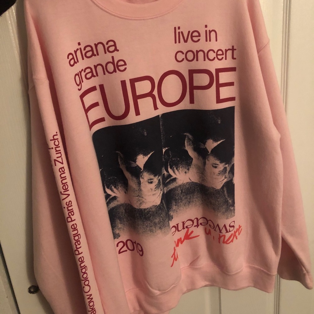 Ariana Grande Live in Europe Crewneck Pink
